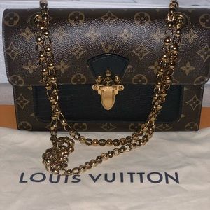 LIMITED EDITION Louis Vuitton Victoire Noir!